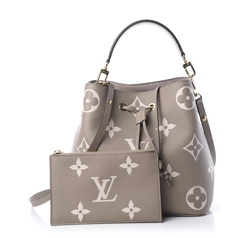 LOUIS VUITTON Empreinte Monogram Giant .